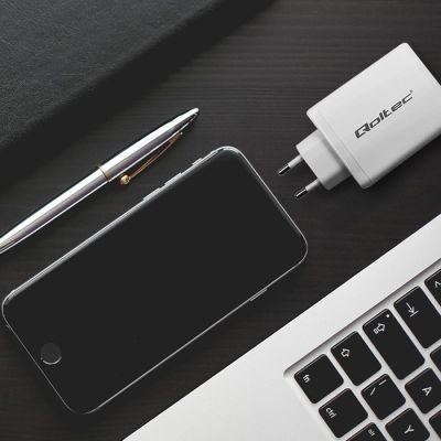 4. Qoltec 100W GaN-Wandladegerät | 5–20 V | 1,5–5 A | 2 x USB-C PD | 1 x USB QC 3.0 | Weiß