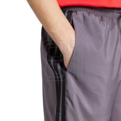 6. adidas Essentials 3-Streifen Chelsea Shorts M JW1902