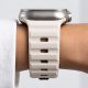 7. Tech-Protect Silikonarmband für Apple Watch 44 / 45 / 46 / 49 mm – Beige