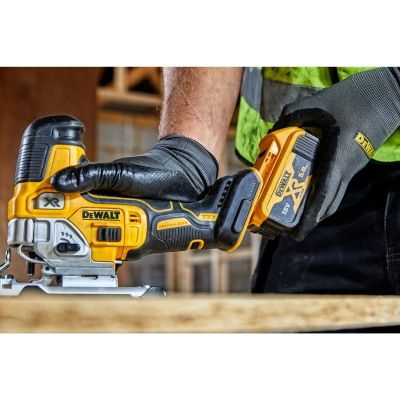 7. DEWALT DCS335N-XJ Stichsäge