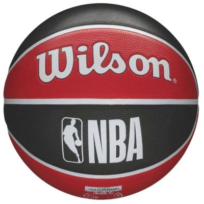 4. WILSON NBA CHICAGO BULLS BASKETBALL KARTONPUMPE