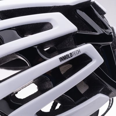 3. PELETON Helm