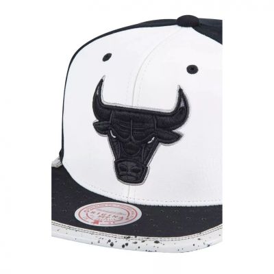 3. Mitchell & Ness Chicago Bulls NBA Day One Snapback Bulls Cap 6HSSMM19226-CBUWHBK