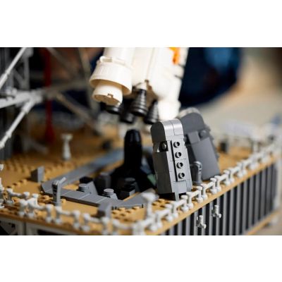 7. LEGO Icons 10341 NASA Artemis SLS-Rakete