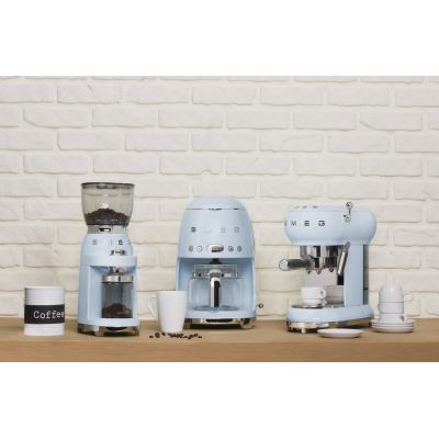 12. SMEG Kaffeemaschine Modell DCF02PBEU Pastellblau