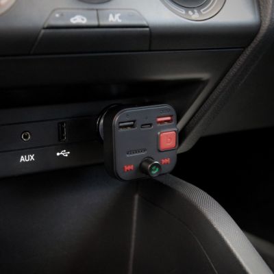 9. SAVIO TR-15 FM-Transmitter mit Display, Bluetooth und PD-Ladegerät USB-C USB-A Quick Charge, Bass Boost