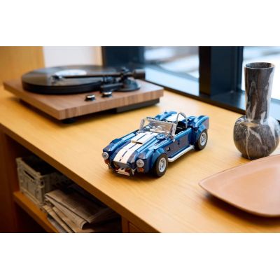 27. LEGO ICONS 10357 Shelby Cobra 427 S/C