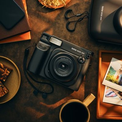 8. Fujifilm Instax Wide 400 62 x 99 mm Schwarz