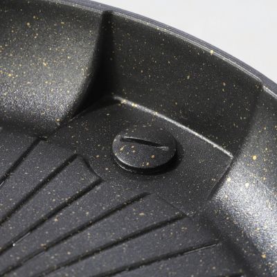 2. Grillrost und Grillpfanne für einen Gas-Campingkocher und -grill