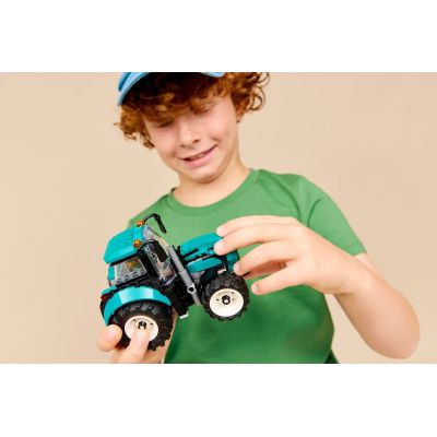 8. LEGO City 60498 Traktor