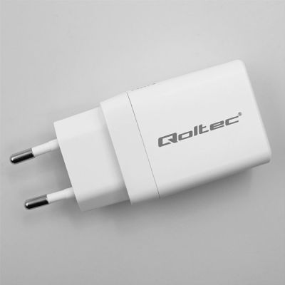 6. QOLTEC Ladegerät 45W GAN | 5-20V | 1,5-3A | 1x USB-C PD | 1x USB QC 3.0 | Weiß