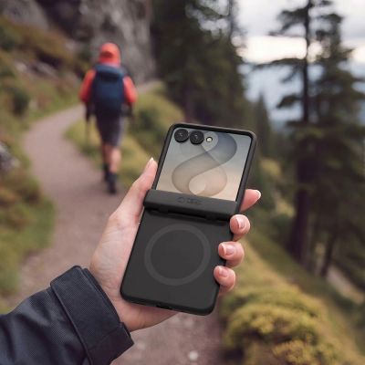 4. Tech-Protect Kevlar Aura MagSafe Hülle für Samsung Galaxy Z Flip 8 - Schwarz