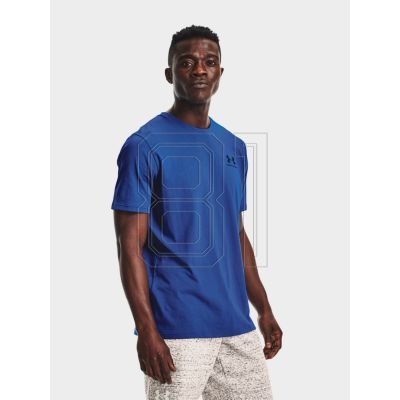 7. Under Armour T-Shirt mit Logo auf der linken Brust, Größe M, 1326799-432
