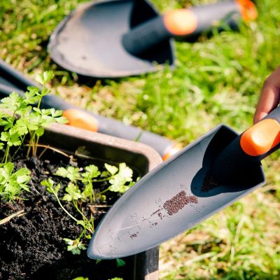 8. SCHMALE GARTENSCHAUFEL