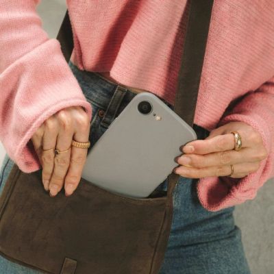 4. Tech-Protect Silikon-MagSafe-Hülle für iPhone 16e / 17e – Grau