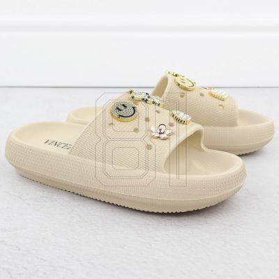 2. Vinceza W 76055 JAN404B flip-flops