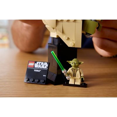 14. LEGO Star Wars 75438 - Yoda-Büste