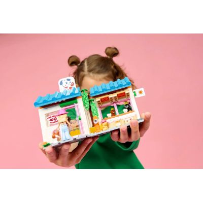 12. LEGO Friends 42677 Hundeleckerli-Bäckerei