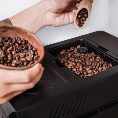 8. Cecotec Cremmaet Compact Vollautomatische Espressomaschine 1,1 l