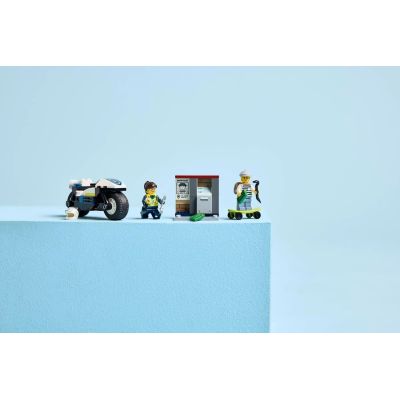 8. LEGO City 60455 Polizeimotorradverfolgungsjagd