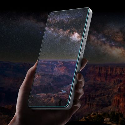 16. Spigen Glas.Tr Ez Fit Pro HD Privacy Glass für Samsung Galaxy S26+