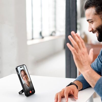 14. Ugreen LP635 Kickstand Schutzhülle Hardcover mit Gelrahmen und integriertem Ständer für iPhone 14 Pro Schwarz (90926)