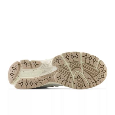 6. New Balance U M2002RVF Schuhe