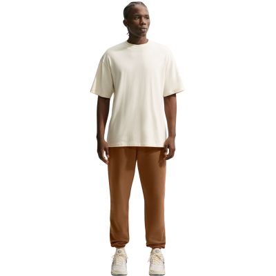 6. Nike Club Herrenhose Braun FN3808 270