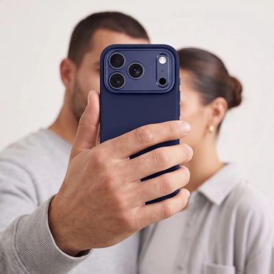 6. Tech-Protect Uniq MagSafe CC Hülle für iPhone 18 Pro / 17 Pro – Marineblau