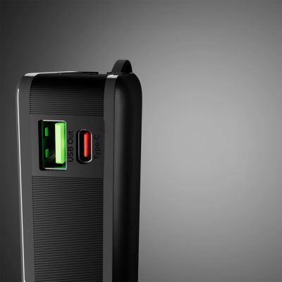 7. Powerbank SBS 20000 mAh 20W mit integriertem USB-C-Kabel und Digitalanzeige - schwarz