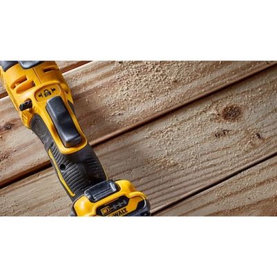 6. DeWALT DCS353D2-QW Akku-Universalschneidemaschine