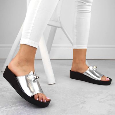 10. Beige, geschlossene Sandalen mit Lochmuster von Sabatina für Damen