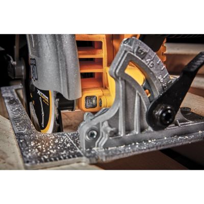 12. DeWALT DCS573NT-XJ Tragbare Kreissäge