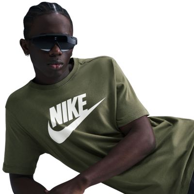 3. Nike Sportswear Herren-T-Shirt Olivgrün AR5004 222