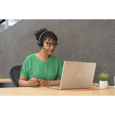 187. POLY Blackwire 8225 Stereo 8X225AA USB-C Headset mit Microsoft Teams Zertifizierung + USB-C/A Adapter