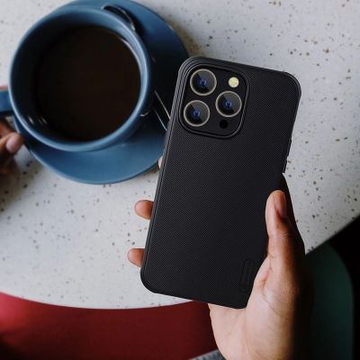 14. Nillkin Super Frosted Shield Pro Hülle für iPhone 14 Pro Rückseite blau