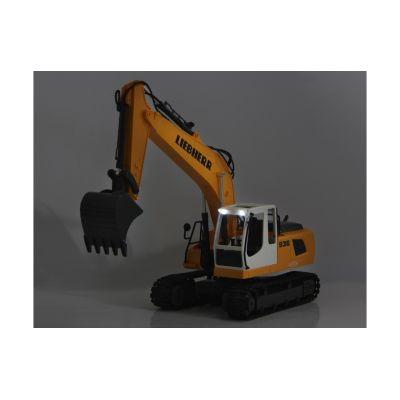 8. Jamara Liebherr R936 1:20 2.4G 6+ Bagger