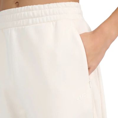3. Damenhose 4F CAS F1745 Off-White 4FWAW26TTROF1745 11S