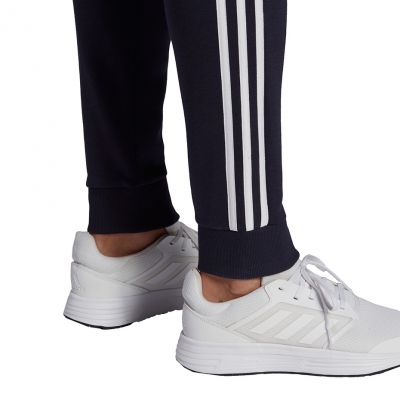 6. adidas Essentials Fleece Tapered Cuff 3-Band M GK8823 Hose