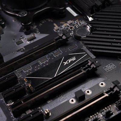 12. ADATA XPG GAMMIX S70 BLADE 1 TB M.2 2280 PCIe Gen3x4 SSD