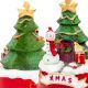 21. Schneemann spielt Weihnachtsdekoration