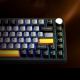 9. Machenike K600-B82W Kabellose mechanische Gaming-Tastatur mit Hintergrundbeleuchtung, GR Silver Switches - Schwarz