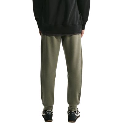 2. Nike Sportswear Club Herrenhose Olivgrün IO1376 222