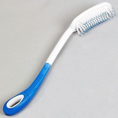 2. Haarbürste mit langem Griff
