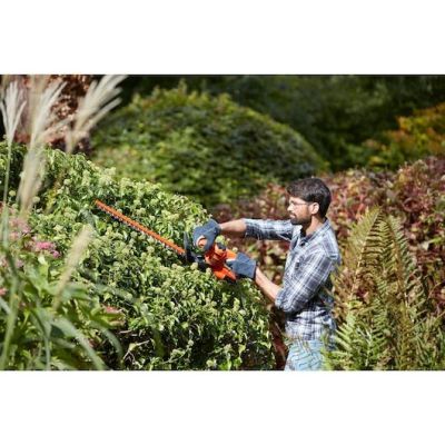 19. Elektrische Gartenschere 45 cm BEHT201 BLACK+DECKER