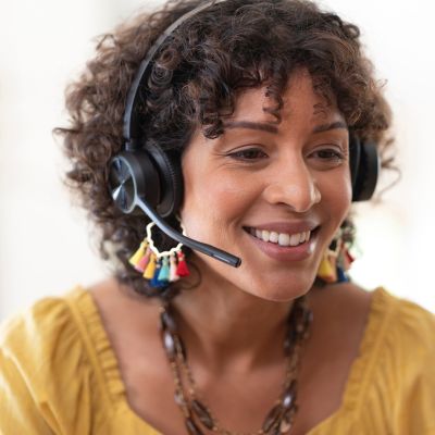 21. POLY Voyager 4320 USB-C Headset mit BT700 Adapter und Ladestation