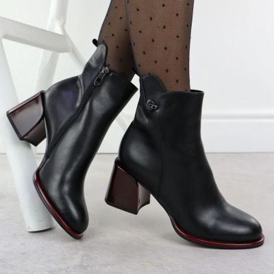 10. Schwarze Damen-Lederstiefeletten mit Zierabsatz Filippo DBT7363