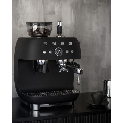 20. Smeg EGF03BLMEU Kaffeemaschine, manuelle Espressomaschine, 2,4 l
