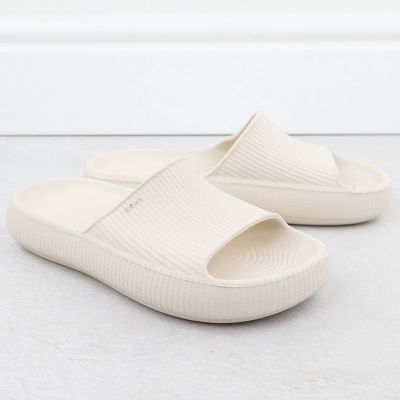 3. Zaxy RR285048 W INT2134A Flip-Flops