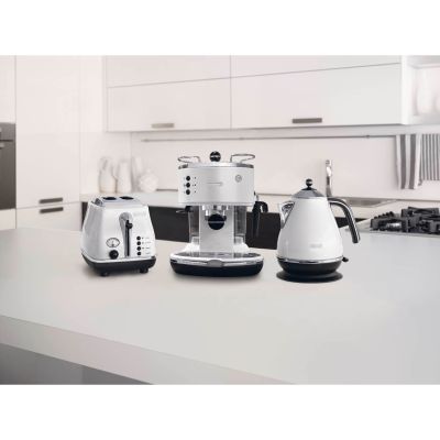 6. DeLonghi ECO 311.W Espressomaschine (1100W; weiß)
